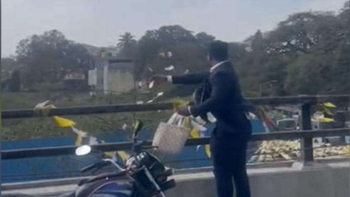 Watch: Bengaluru Man Showers Money From Flyover, Traffic Snarls As People Throng To Collect Cash